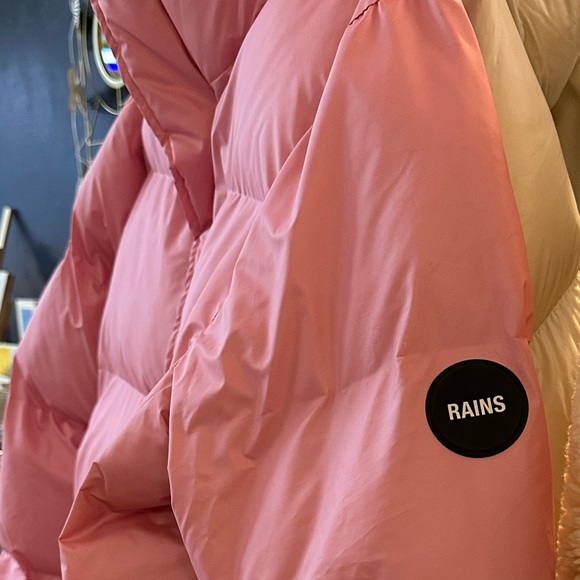 Rains Quilted Padded Oversized Matte-Shell Pink Puffer Ski Jacket, Size Medium - Picture 6 of 7